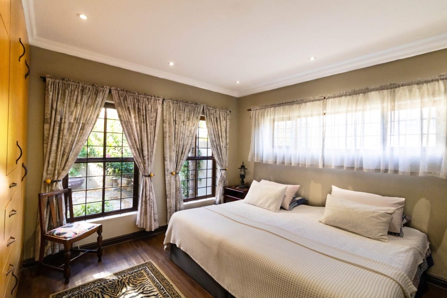 6 Bedroom Property for Sale in Sandbaai Western Cape